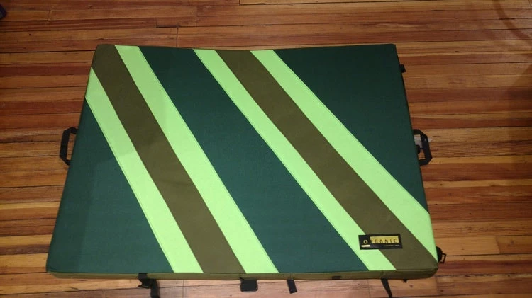 Second Gear WNC Organic Climbing Simple Pad Crash Pad (Color Patterns Vary)